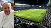 Påve Franciskus ska hålla mässa på fotbollsstadium.