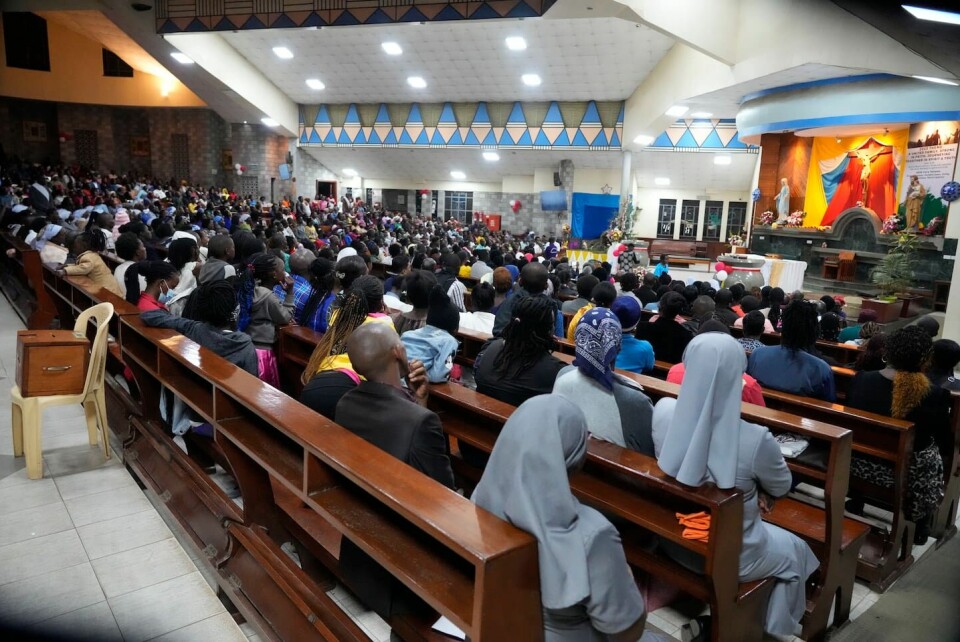 Julafton i Our Lady of Mercy katolska kyrka i Kenyas huvudstad Nairobi.
