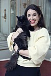 Carina Nunstedt förlorade sin make Anders för ett år sedan. Nu har hon skrivit boken Cat power om kattens läkande inverkan på människan.