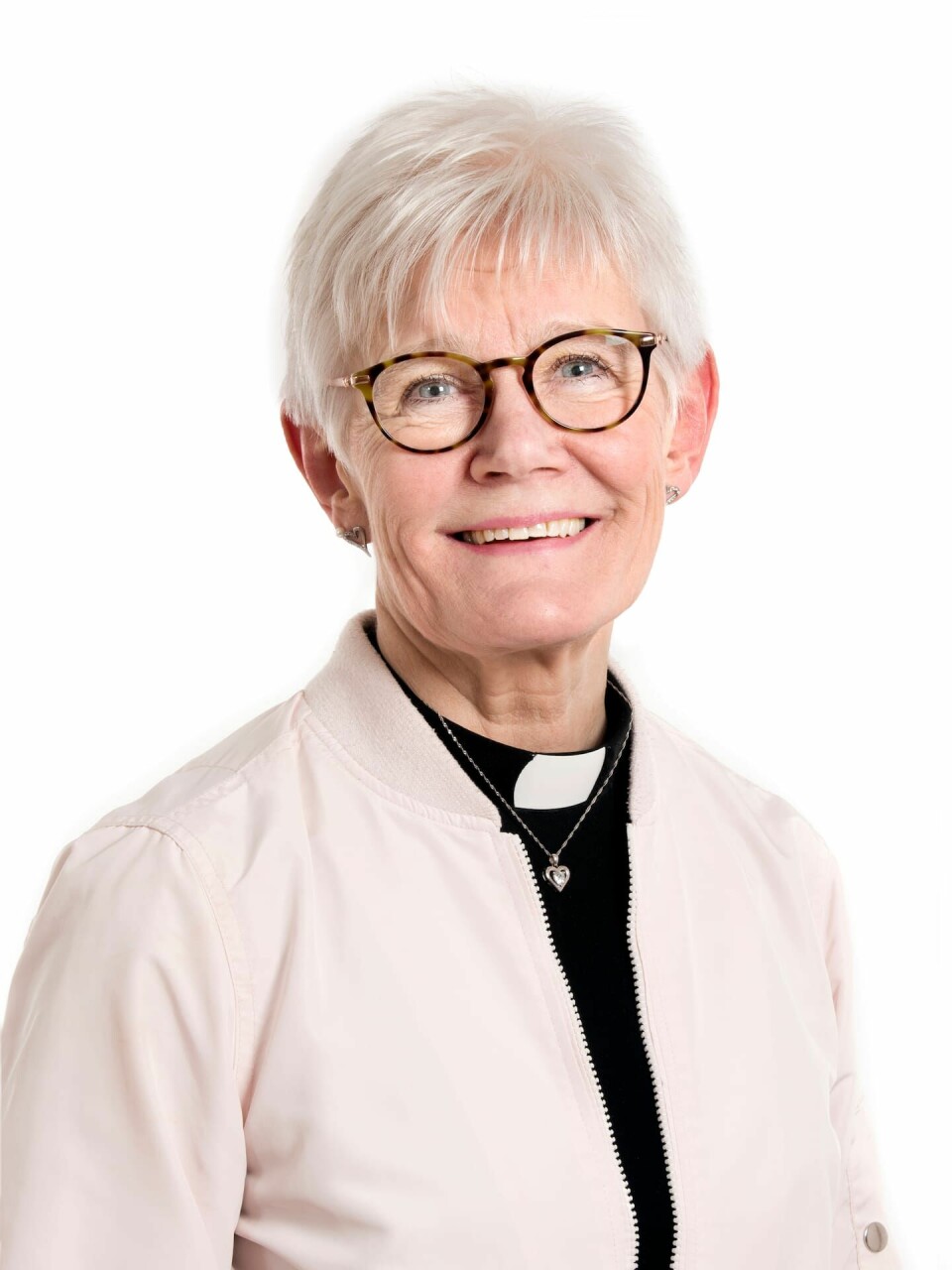 Moni Höglund, församlingsherde i Mikaels församling i Örebro. Moni Höglund, präst i S:t Mikaels kyrka i Örebro, fyller 60 år.