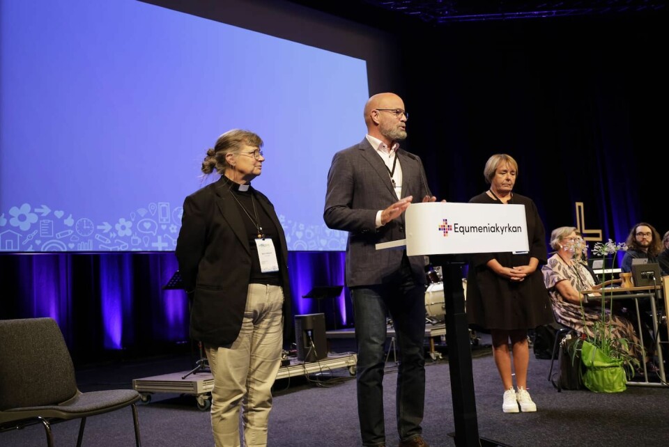 Karin Wiborn och Niklas Piensoho har klivit upp på scenen efter att ha valts till nya kyrkoledare för Equmeniakyrkan. Karin Wiborn och Niklas Piensoho väljs till nya kyrkoledare för Equmeniakyrkan.