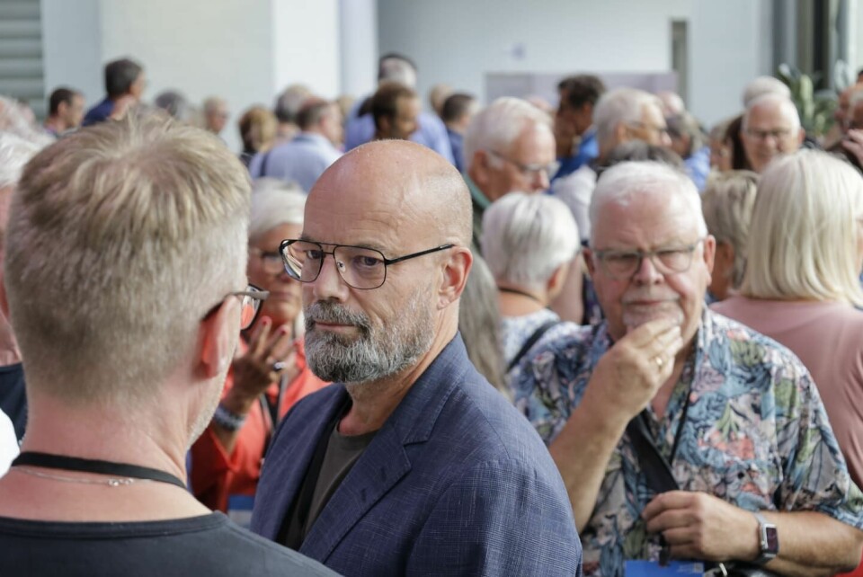 Niklas Piensoho frågades ut på samtalstorget då Equmeniakyrkan har sin kyrkokonferens i Göteborg, dagen innan själva valet, där vissa var lite tveksamma. Niklas Piensoho och Karin Wiborn frågas ut på samtalstorget då Equmeniakyrkan har sin kyrkokonferens i Göteborg.