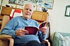 I sju decennier har han skrivit läroböcker. Som 96-åring är han hög­aktuell med boken ”Gud blev människa”, en läsning och kommentar till Johannesevangeliet.