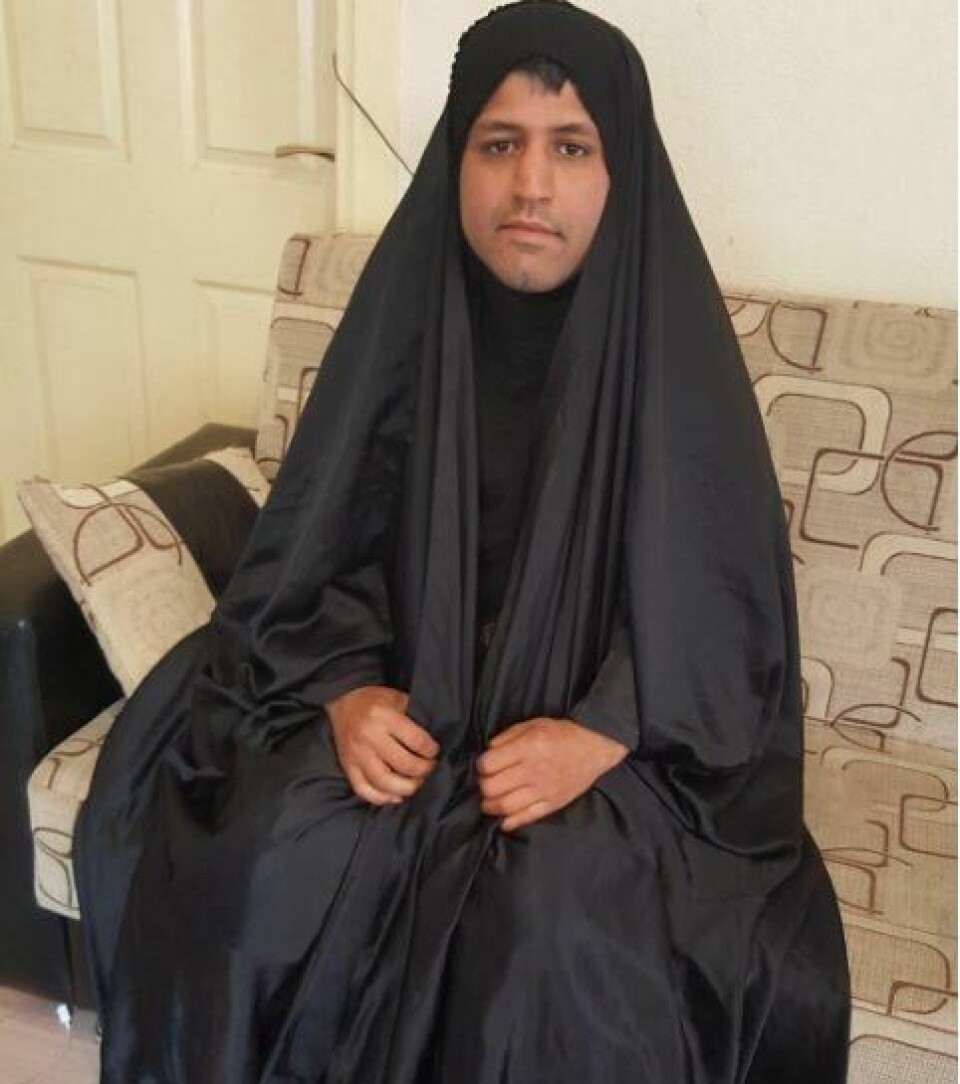 Joja boglangan yigitni sikdi Joja boglangan yigitni sikdi