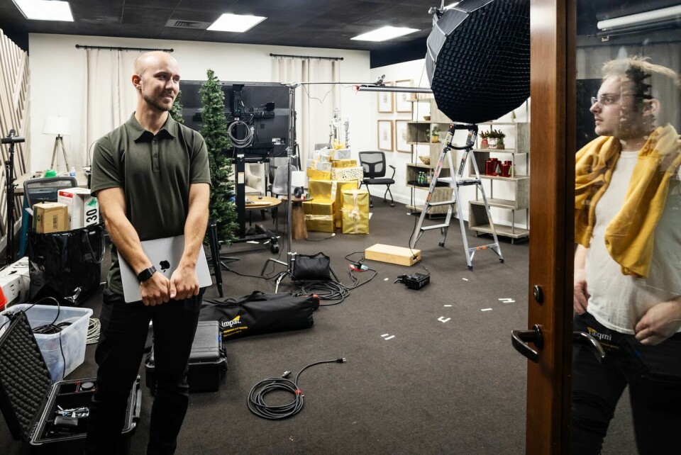 Material som används av Church of the King online produceras i olika rum i kyrkan. Här samtalar Simon Andersson med Chase Blount. Simon Andersson växte upp i Norrbotten, men flyttade som tioåring till USA, i dag arbetar han som online pastor i Church of the King i Louisiana.