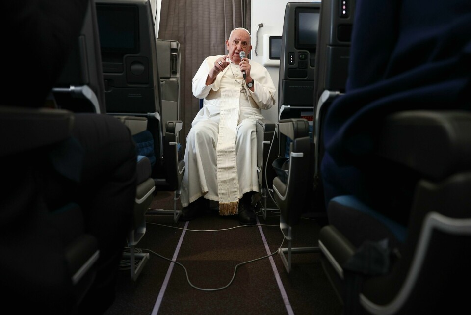 Påve Franciskus håller pressträff ombord på påveplanet. Påve Franciskus håller pressträff ombord påveplanet.