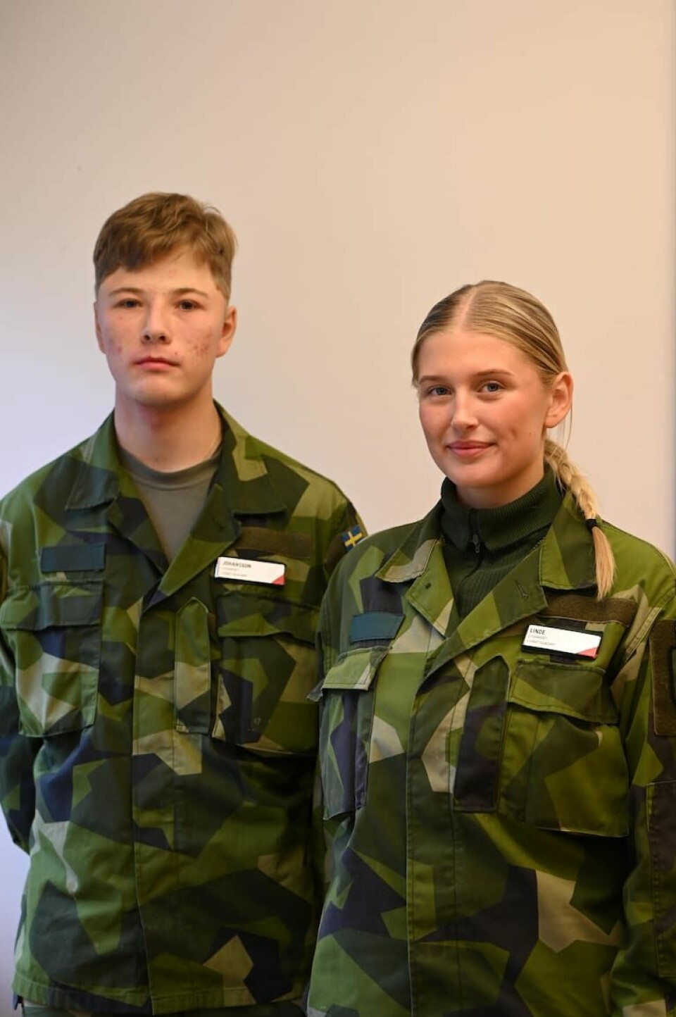 Värnpliktiga Samuel Johansson och Anny Linde. Livgardet i Kungsängen.