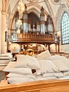 Natthärbärge inne i S:ta Clara kyrka i Stockholm, vintern 2021.