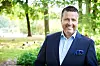 Den kristne politikern Thomas Ardenfors blev attackerad av en våldsam man på Turebergs torg i Sollentuna i måndags.