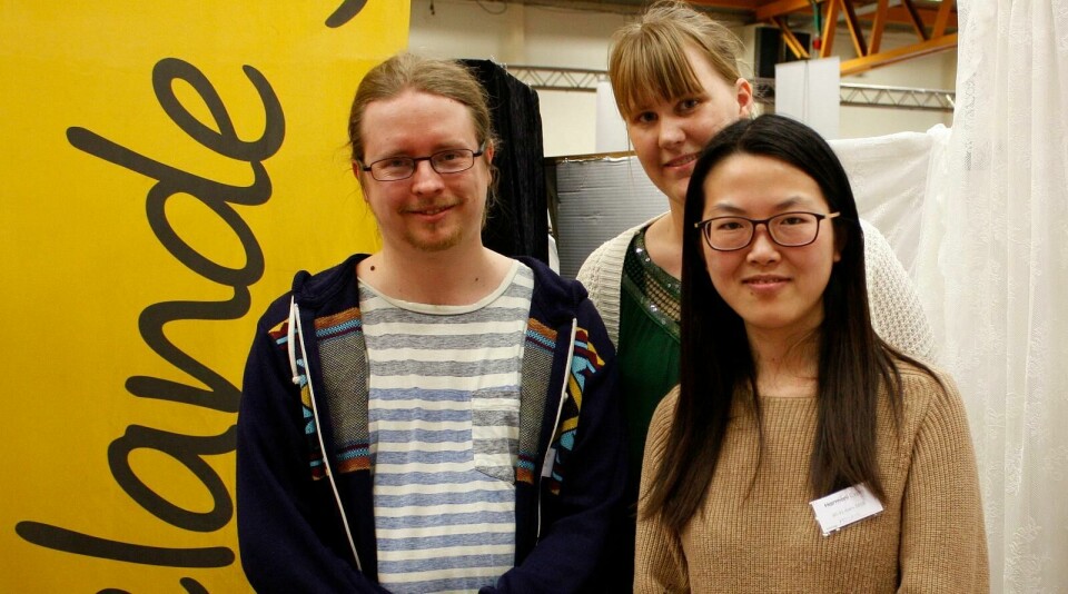 Den kristna församlingen Mosaik i Uppsala arbetar på gatorna i stan, kontaktar människor och erbjuder förbön. Här ser vi Micael Grenholm, Sara Klintemyr och Jolia Zhang. Den kristna församlingen Mosaik i Uppsala arbetar på gatorna i stan, kontaktar människor och erbjuder förbön. Här ser vi Micael Grenholm, Sara Klintemyr och Jolia Zhang.