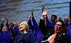 Hillary Clinton firar gudstjänst i Mount Zion Fellowship Church i Highland Hills, Ohio.