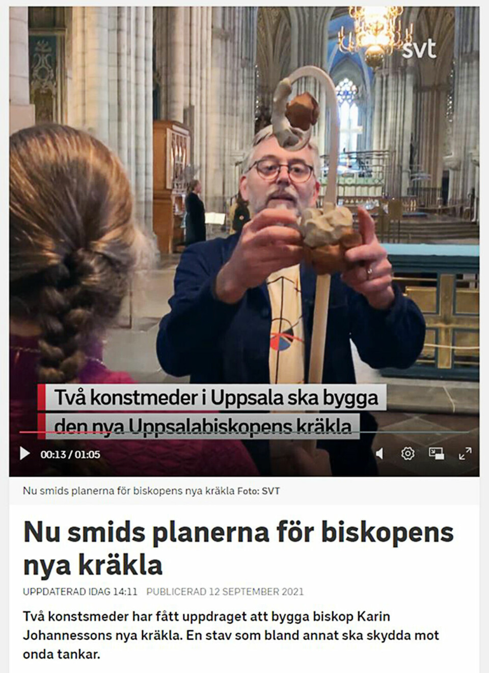 Två konstsmeder har fått uppdraget att bygga biskop Karin Johannessons nya kräkla. Skärmbild från SVT Nyheter. Två konstsmeder har fått uppdraget att bygga biskop Karin Johannessons nya kräkla. En stav som bland annat ska skydda mot onda tankar. Skärmbild från SVT Nyheter.