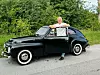 Sverker Wadstein framför sin Volvo PV 444 1957.