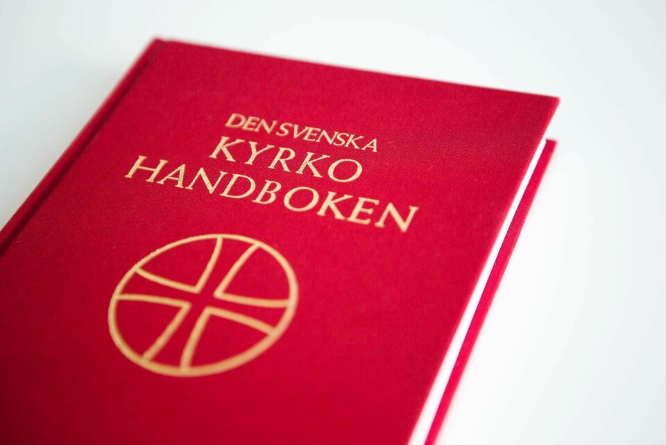 Svenska kyrkans nuvarande handbok, som höstens kyrkomöte ska besluta om framtiden för. Svenska kyrkans nuvarande handbok, som höstens kyrkomöte ska besluta om framtiden för.