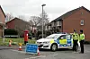Den tidigare ryske agenten Skripal blev förgiftad i Salisbury i mars 2018. Här lämnar brittisk polis området efter tre månaders intensiv bevakning. Nu är brittisk polis tillbaka i Salisbury, efter att ett par utsatts för ett oidentifierat giftigt ämne.