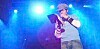Toby Mac är en av de tongivande musikmakarna. Här läser han bibeln på Torpkonferensen.