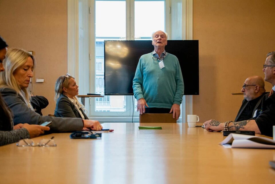 'Öppna klostret', ropar Börje Erdtman då han beklagar sig över att kriminalvården plockat bort klosterverksamheten på grund av överbeläggningen på anstalterna. Börje Erdtman, Ankarstiftelsen, och Sören Henriksson, tidigare gängkriminell.