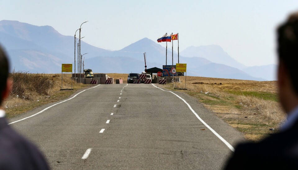 Ryska fredsbevarande trupper på vägen mellan Armenien och utbrytarrepubliken Nagorno-Karabach.