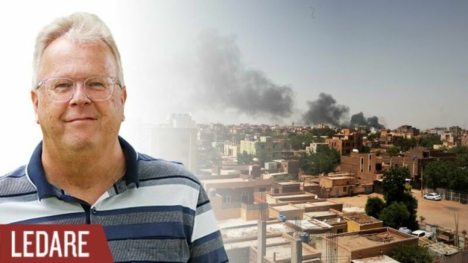 Rök i Sudans huvudstad Khartoum efter strider. Folket lider svårt i hettan med brist på vatten och vård. Rök i Sudans huvudstad Khartoum efter strider. Folket lider svårt i hettan med brist på vatten och vård.