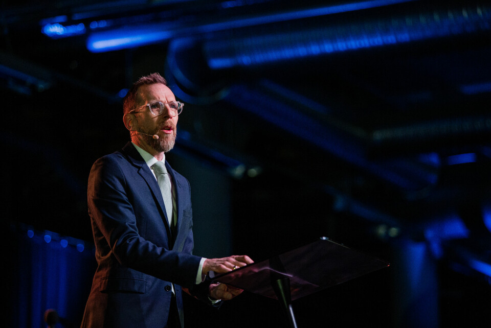 Trossamfundsminister Jakob Forssmed (KD) tackar pastorerna från över ett 40-tal länder i lokalen för det ”livsförändrande arbete” deras kyrkor utför runt omkring i världen. Social- och folkhälsominister Jakob Forssmed (KD) rörde sig bland konferensdeltagarna på konferensen Pingst pastor international.