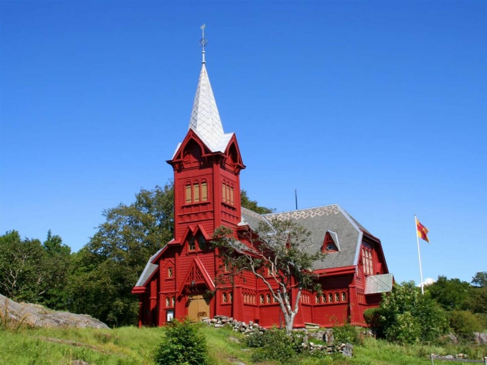 Hälleviksstrands kyrka nämns ofta som en av Sveriges vackraste kyrkor. Hälleviksstrands kyrka nämns ofta som en av Sveriges vackraste kyrkor.