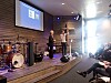 Göran Schmidt från föreningen Genesis tolkar Stuart Burgess till svenska.