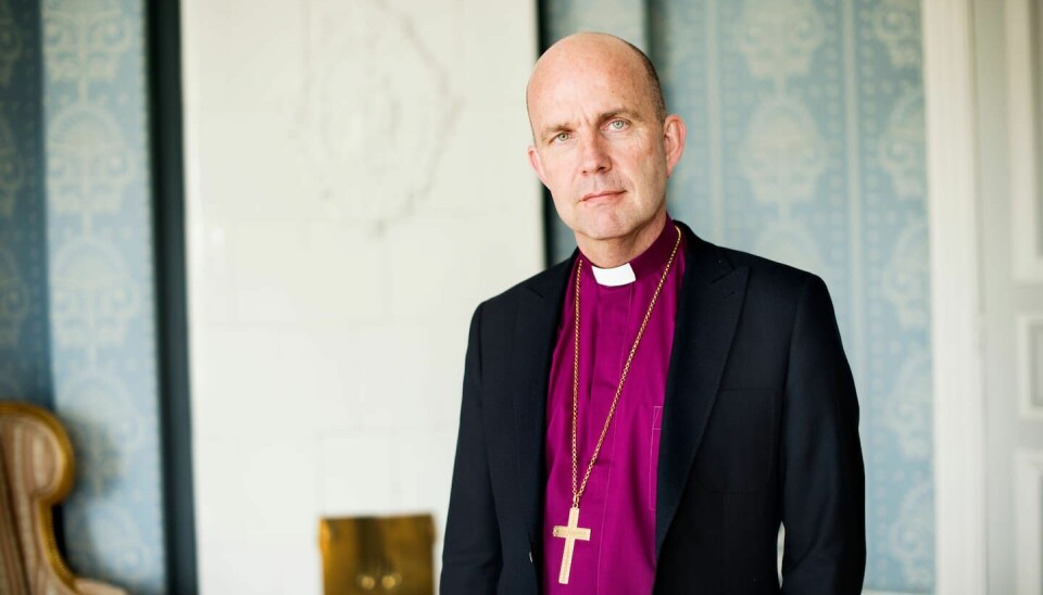 'Man kan fatta principbeslut om att aldrig flyga mer, men det har vi inte gjort. Och mig veterligen har väldigt få i Svenska kyrkan gjort det', sa Fredrik Modéus, biskop i Växjö stift, i mars. Fredrik Modéus, biskop i Växjö stift.