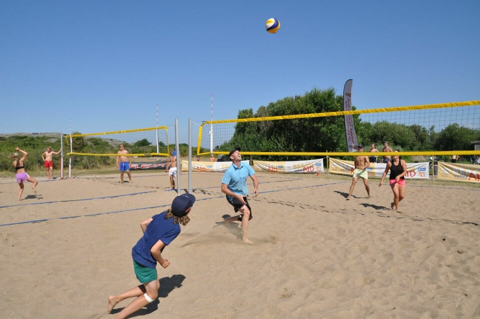 Beachvolleyboll blir till biståndsinsatser på Hönö ###