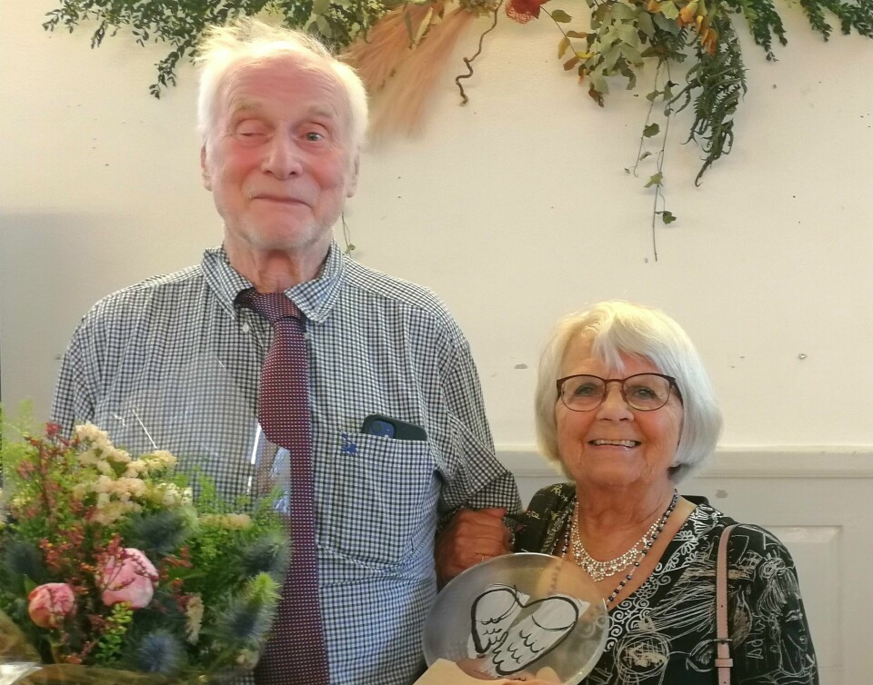 Börje Erdtman, Ankarstiftelsens grundare, tog emot Elise Lindqvist-priset 2024 ur Elise Lindqvists hand. Börje Erdtman, Ankarstiftelsens grundare, tog emot Elise Lindqvist-priset 2024 ur Elise Lindqvists hand.