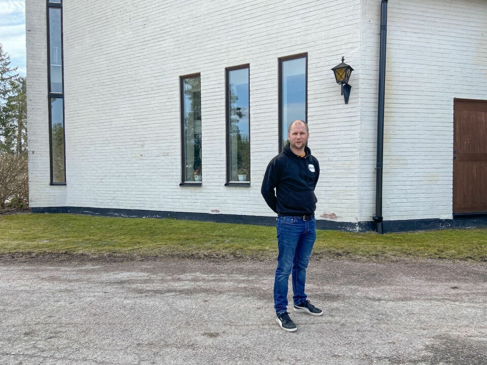 Efter en predikan i slutet av januari då Furuhöjdskyrkans pastor Lukas Ternborg talade en Bibelns syn på kön och sexualitet har kyrkan fått hård kritik. Svenska kyrkan i Alunda har bland annat beslutat att deras konfirmander inte ska göra studiebesök i Furuhöjdskyrkan. Dessutom har förskolan Smulan, som drivs av Furuhöjdskyrkan, ifrågasatts. Efter en predikan i slutet av januari då Furuhöjdskyrkans pastor Lukas Ternborg talade en Bibelns syn på kön och sexualitet har kyrkan fått hård kritik. Svenska kyrkan i Alunda har bland annat beslutat att deras konfirmander inte ska göra studiebesök i Furuhöjdskyrkan. Dessutom har förskolan Smulan, som drivs av Furuhöjdskyrkan, ifrågasatts.