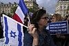 Demonstrationer i Paris i maj efter ett annat antisemitiskt dåd, då en man satte eld på en synagoga i staden Rouen. Arkivbild.