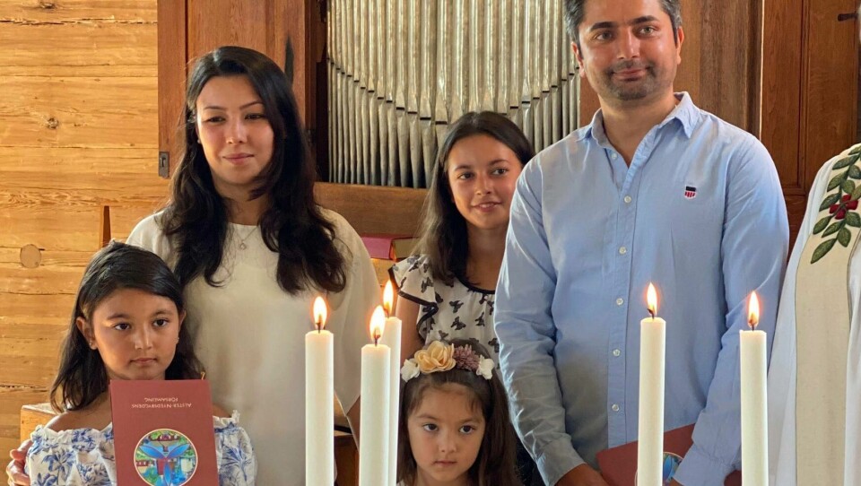 Familjen Barati-Hashemi kom till Sverige från Iran, dit de tagit sig från Afghanistan. Familjen Barati-Hashemi kom till Sverige från Iran, dit de tagit sig från Afghanistan.