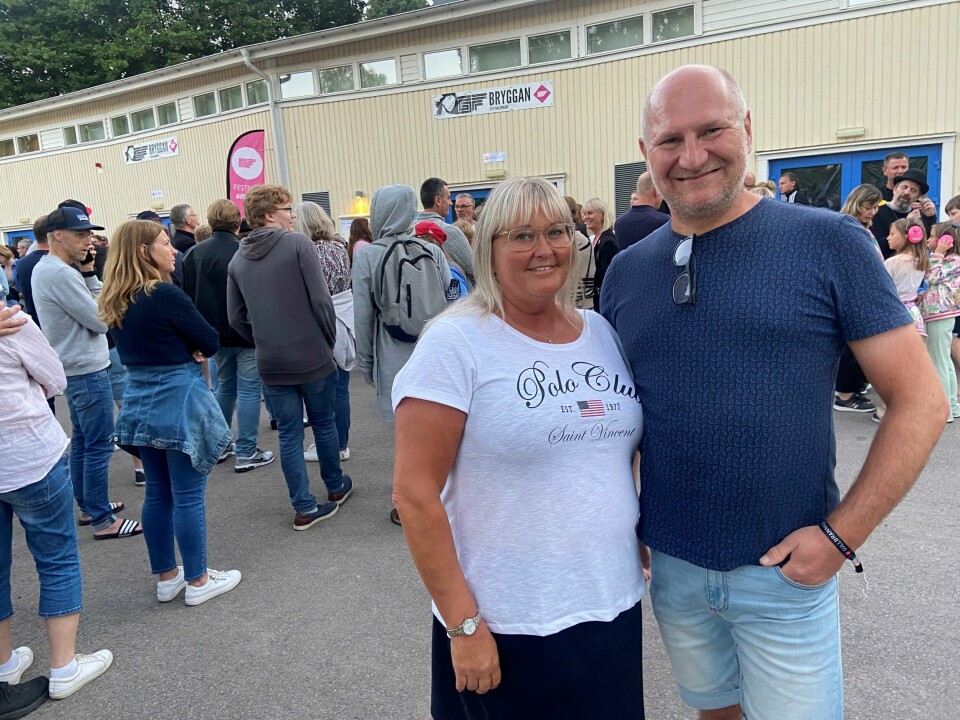 Ulrica och Johan Gustavsson från Bankeryd har varit på Gulbrannafestivalen samtliga år sedan starten i slutet av 1990-talet. I bakgrunden köar folk till konserten med Narnia. Ulrica och Johan Gustavsson från Bankeryd har varit på Gulbrannafestivalen samtliga år sedan starten i slutet av 1990-talet.
