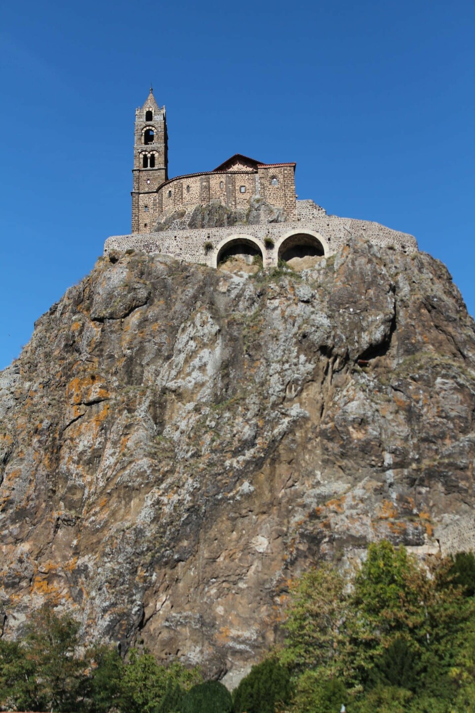 268 trappsteg leder upp till Saint Michel d´Aiguilhe. kyrka på klippa