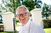 LEKSAND 2018-07-23 Ärkebiskop emeritus Anders Wejryd fyller 70 år i augusti och fotograferas inför födelsedagen vid Leksands kyrka.Foto: Ulf Palm / TT / 9110