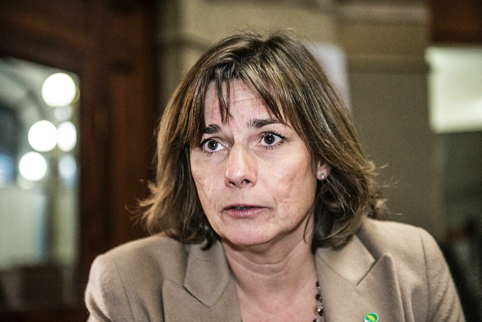 svarade på kritiken. Biståndsminister Isabella Lövin (MP) svarade på debattplats i Dagen (12 jan) på Sofia Damms kritik att regeringen gömmer undan religionsfriheten . svarade på kritiken. Biståndsminister Isabella Lövin (MP) svarade på debattplats i Dagen (12 jan) på Sofia Damms kritik att regeringen gömmer undan religionsfriheten .