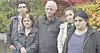 kastas ut. Den kristna familjen Amsso kom till Sverige för tre år sedan (sonen Abboud för fem år sedan). De är syrier, men får ändå inte uppehållstillstånd i Sverige. Nu vill Migrationsverket skicka dem till Libanon. Familjen består Hanna Amsso med sin fru Nazira, sonen Abboud och döttrarna Nili (mörk jacka) och Jina (ljus jacka).