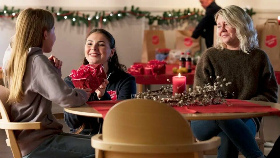Frälsningsarmén bjuder in till julfester, julbord och julfiranden för dem som annars inte skulle bli bjudna. Julsamling, Frälsningsarmén.