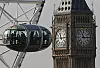Dagens britter säger gärna att de är kristna - men få går i kyrkan. På bilden ser besökare på Big Ben i London från 'London eye' (september 2015).