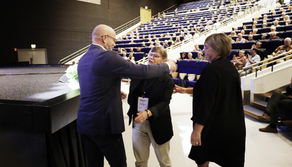 Kramar och glädje efter beskedet att Karin Wiborn och Niklas Piensoho väljs till nya kyrkoledare för Equmeniakyrkan. Kramar och glädje efter beskedet att Karin Wiborn och Niklas Piensoho väljs till nya kyrkoledare för Equmeniakyrkan.