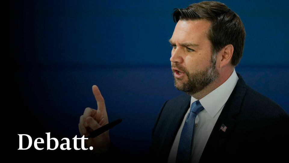 Mycket av den kritik Vance riktade mot EU bygger på lögner och missförstånd, skriver debattörerna. Bilden: JD Vance i München 2025. JD Vance under sitt tal i München 2025.
