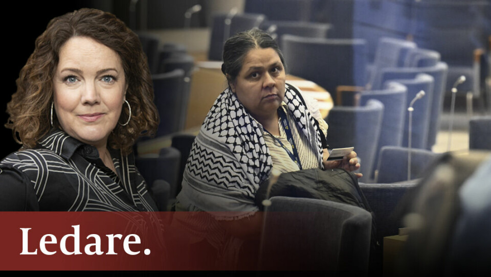 Lorena Delgado Varas, riksdagsledamot för Vänsterpartiet, med sin palestinasjal efter en särskild debatt i riksdagen om situationen i Mellanöstern. Lorena Delgado Varas, riksdagsledamot för Vänsterpartiet, med sin palestinasjal efter en särskild debatt i riksdagen om situationen i Mellanöstern.