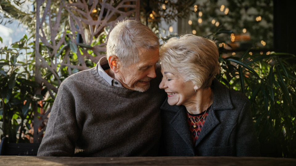 Hon var singel i 25 år: Bad till Gud – och mötte kärleken i kapprummet