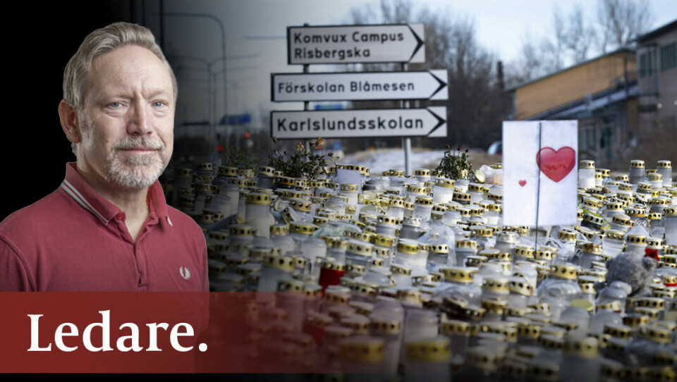 Ljus och blommor på minnesplatsen utanför Risbergska skolan i Örebro. Ljus och blommor på minnesplatsen utanför Risbergska skolan i Örebro.