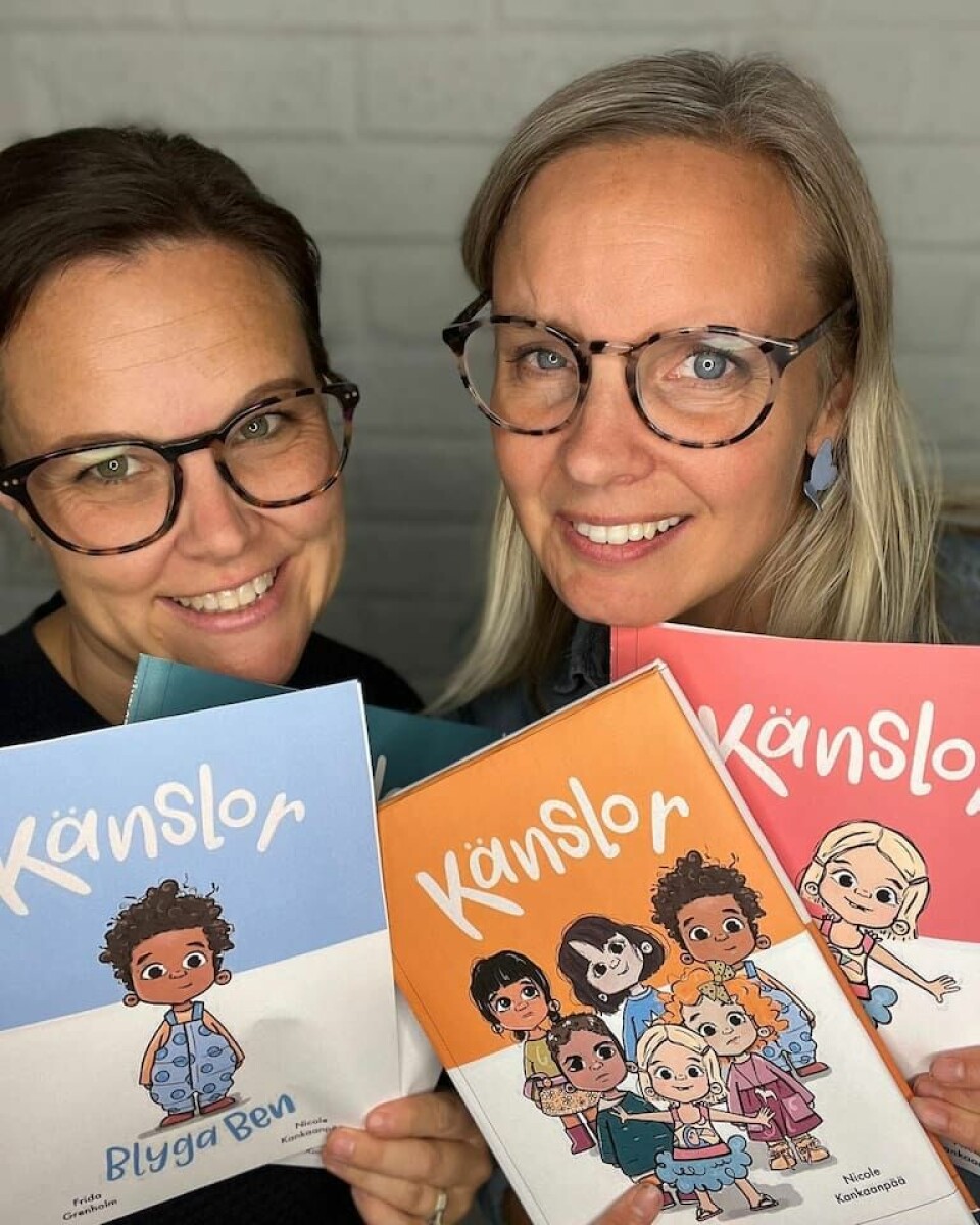 Frida Grenholm har skrivit böckerna 'Känslor' och Nicole Kankaanpää har illustrerat bilderna till boken. Frida Grenholm har skrivit böckerna 'Känslor' och Nicole Kankaanpää har illustrerat bilderna till boken.