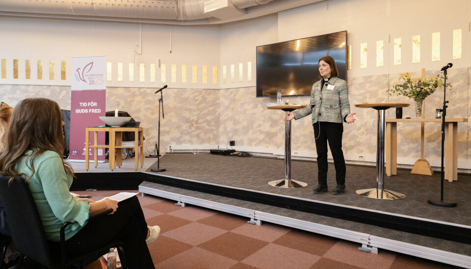 Sofia Camnerin, generalsekreterare på Sveriges kristna råd, talar under Kyrkornas migrationsdagar i Immanuelskyrkan i Stockholm.