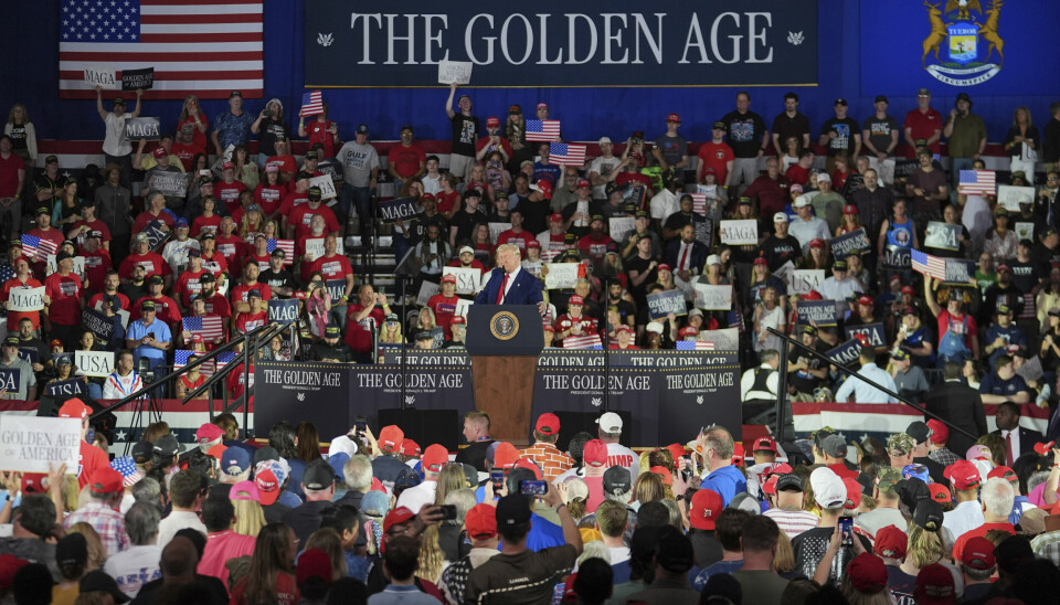 President Donald Trump talar på en samling i Warren, Michigan, i samband med att han varit president i 100 dagar.