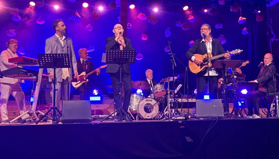 Rodney Alfvén längst till vänster i hyllningsbandet The Sound of Samuelsons.