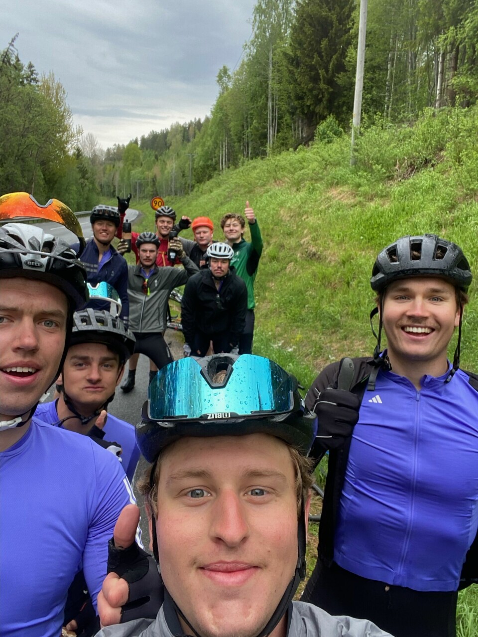 Viktor Hedborg och hans lumparkompisar cyklar från Arvidsjaur till Stockholm, för att samla in pengar till Ukraina.