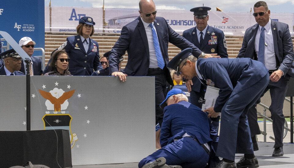 Bilder som denna på en snubblande, vacklande, fallande Biden spreds med vällust av hans motståndare.